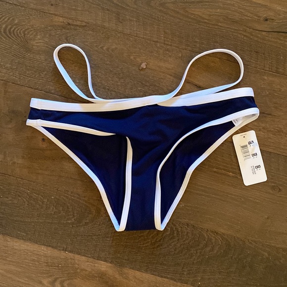 Freya in the navy Italian swim bottoms - Picture 5 of 6